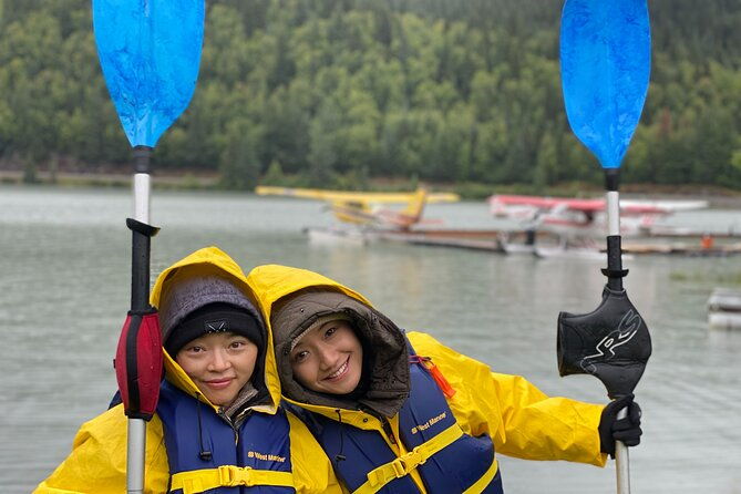 guided-kayak-tour-on-trail-lake