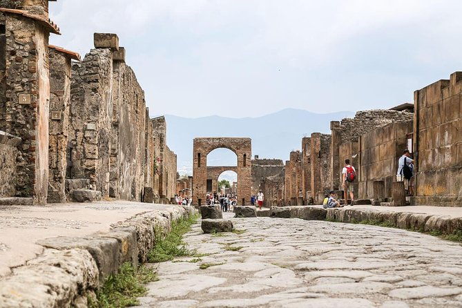 guided-tour-of-the-archaeological-excavations-of-pompeii