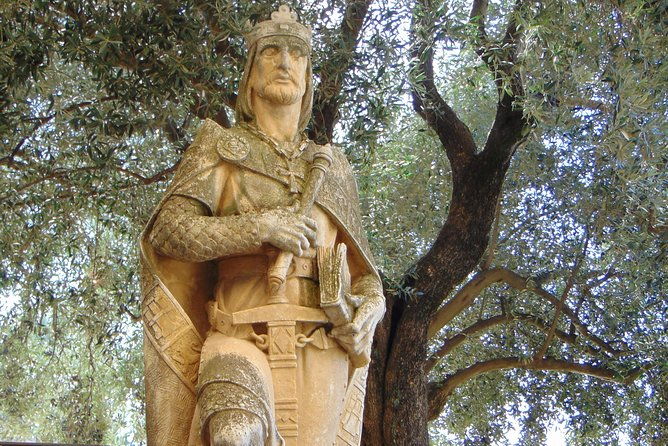 guided-visit-to-the-alcazar-of-the-christian-monarchs-with-admission