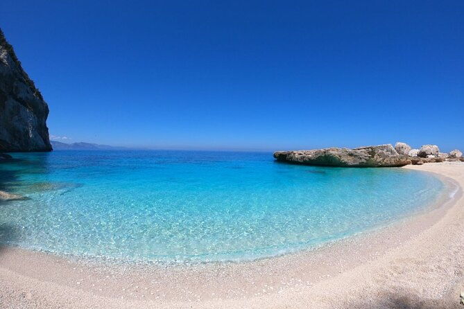 gulf-of-orosei-speedboat-trip-with-aperitif-from-cala-gonone-2