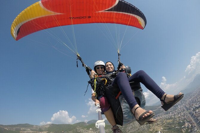 halal-tandem-paragliding-with-licensed-woman-pilot-in-alanya