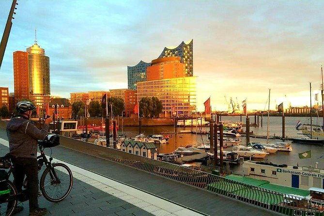 hamburg-guided-bike-tour-tradition-and-modernity-elbphilharmonie-min-4