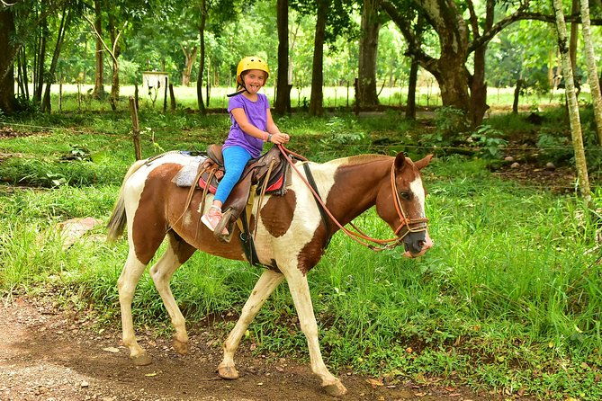 horseback-riding-and-waterfall-in-jaco