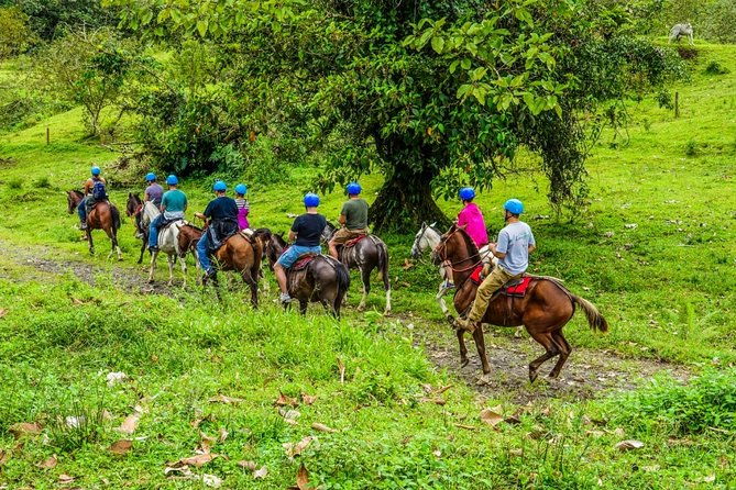 horseback-riding-at-arenal-volcano-foothills