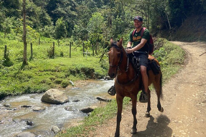 horseback-riding-near-medellin