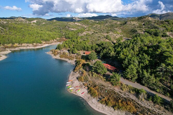 kayak-at-apolakkia-lake-2