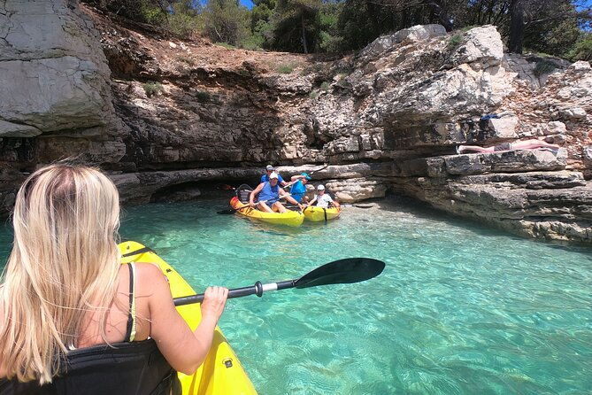 kayaking-to-island-saint-jerolim-with-snorkeling-activitie