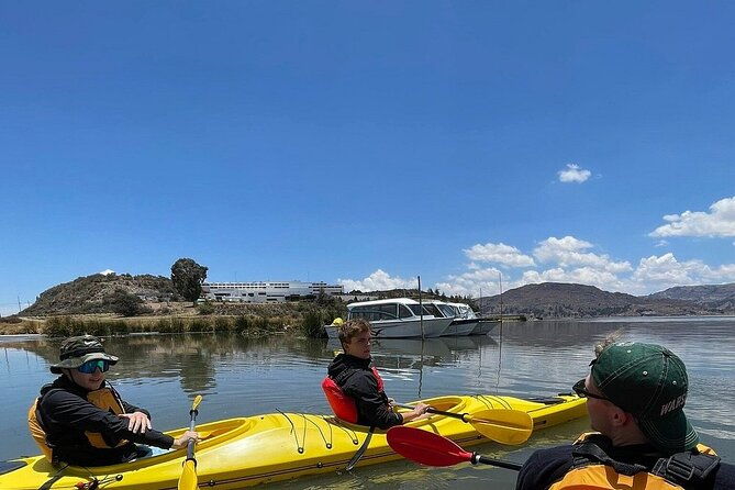 kayaking-uros-island-half-day