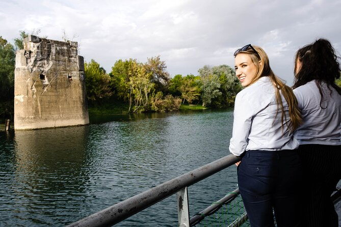 kupa-river-cruise-in-the-traditional-zitna-lada-boat-in-karlovac