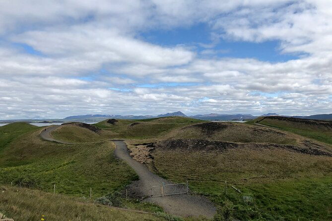 lake-myvatn-private-day-tour-myvatn-godafoss-waterfall-for-cruise-ships-2