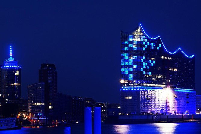 lights-tour-through-the-port-of-hamburg-and-to-the-historic-warehouse-district-2