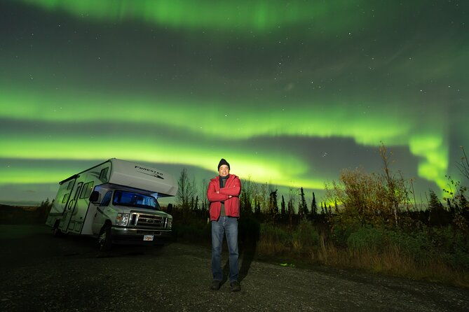luxury-rv-small-group-aurora-chasing-tour-with-photography