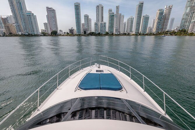 luxury-yacht-rental-in-cartagena-de-indias-sea-ray-56