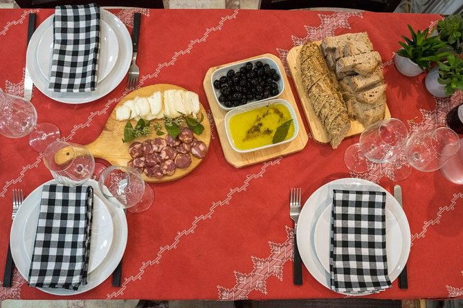 market-tour-cooking-class-and-lunch-at-mercado-de-arroios