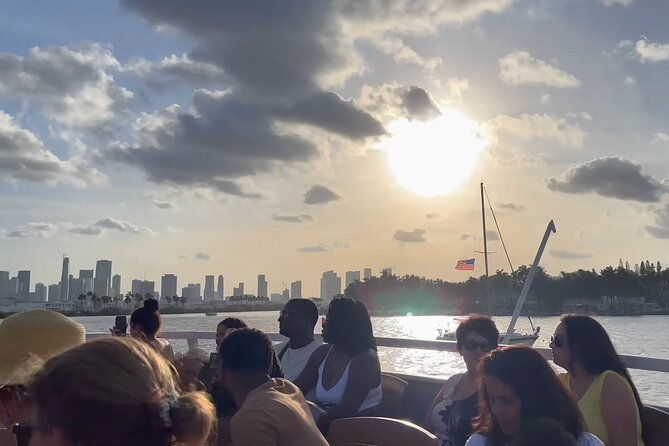miami-skyline-sunset-cruise-with-the-mojito-bar-on-board
