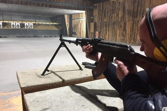 military-guns-shooting-experience-with-gunmates-bratislava