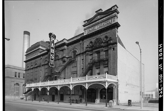 milwaukee-downtown-ghost-tour-the-shadow-of-city-hall