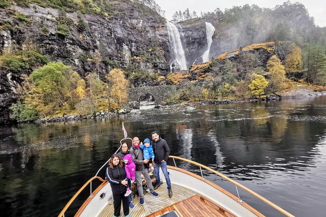 mostraumen-private-pontoon-cruise