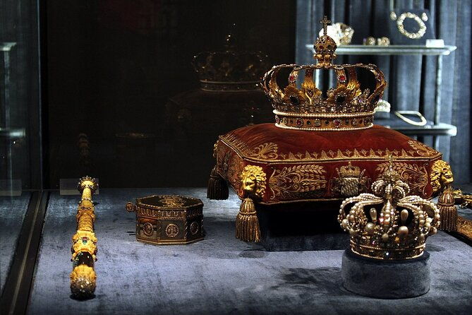 munich-residenz-palace-museum-and-treasury-private-tour