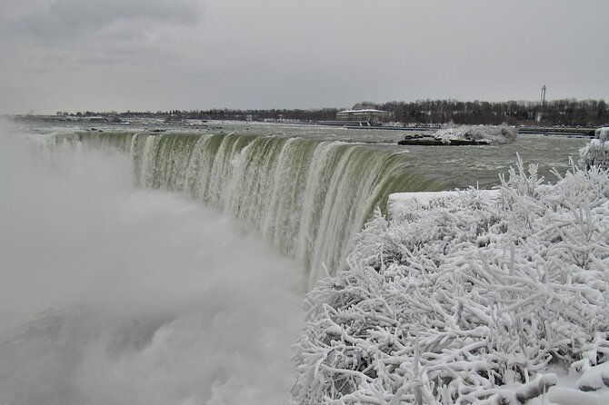 niagara-falls-night-illumination-tour-holiday-edition