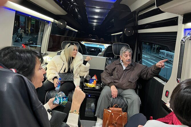 nyc-christmas-lights-tour-by-limousine-manhattan-dyker-heights