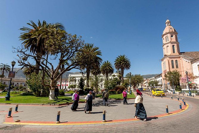 otavalo-marketplace-and-cotacachi-town-from-quito