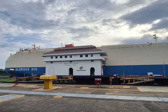 panama-canal-tour-miraflores-locks-and-canal-zone
