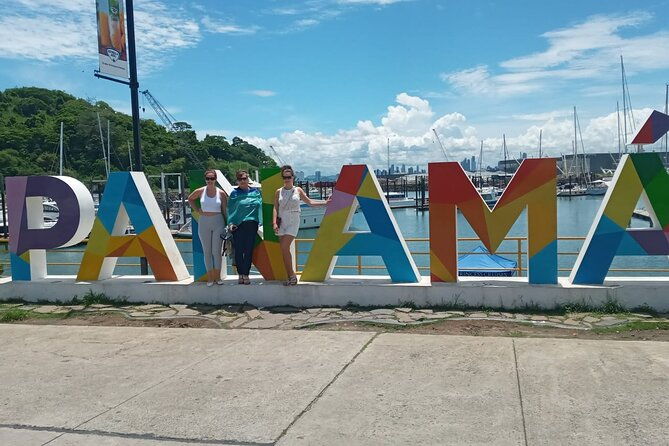 panama-city-tour-and-panama-canal-miraflores-locks