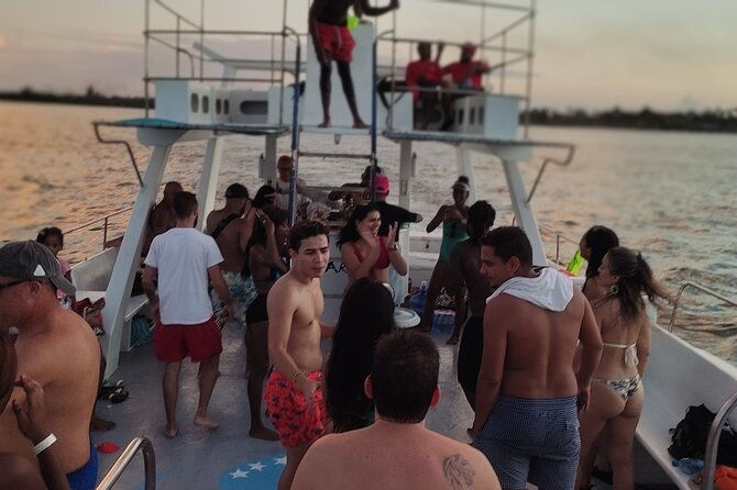 party-boat-booze-cruise-and-snorkeling-open-bar
