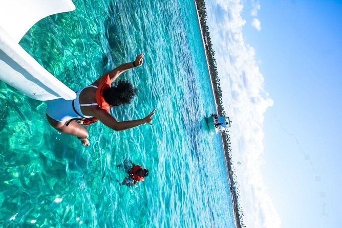 party-boat-in-catamaran-with-open-bar-snorkeling-2