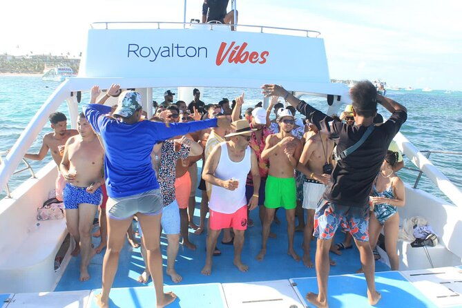 party-boat-with-snorkeling-sand-bar-and-open-bar-in-bavaro-beach