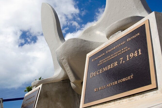pearl-harbor-arizona-memorial-missouri-battleship-city-tour
