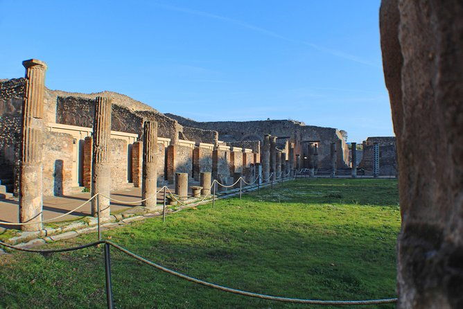 pompeii-must-see-attractions-guided-tour-with-skip-the-line-access