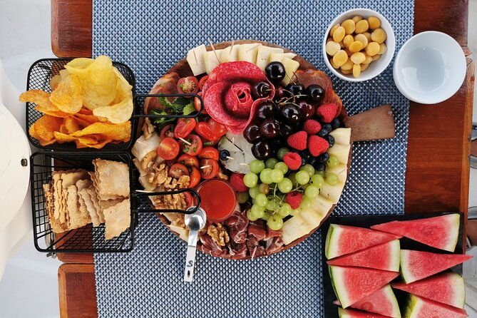 porto-wine-and-cheese-tasting-on-a-sailboat-on-the-douro-river