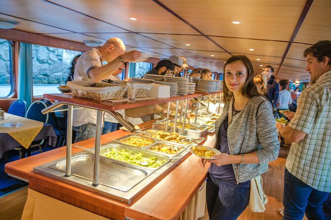 prague-sightseeing-boat-cruise-with-buffet-dinner