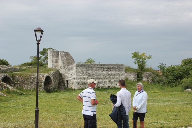 premium-walking-tour-of-berat-with-expert-guides-2