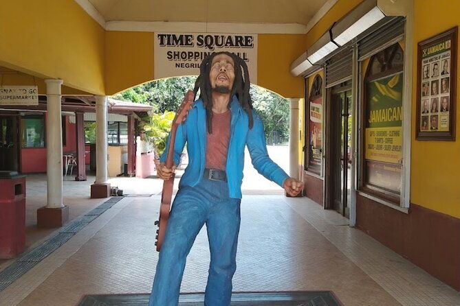 private-3-5h-natural-herbs-tour-shopping-dinner-at-ricks-cafe
