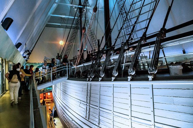 private-5-hrs-oslo-exclusive-driverguide-luxury-limo-van-tour-incl-museums-2
