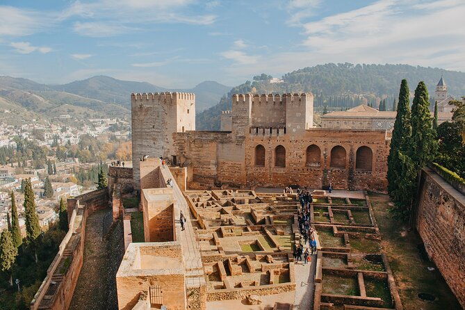 private-alhambra-tour-with-entrance-and-official-guide