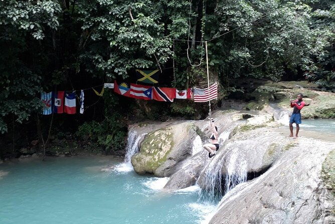 private-blue-hole-and-river-tubing-tour