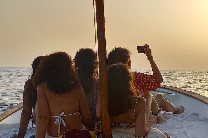 private-boat-experience-admire-the-capri-coast-2-hours