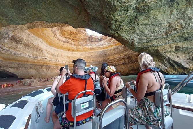 private-boat-tour-through-the-benagil-caves