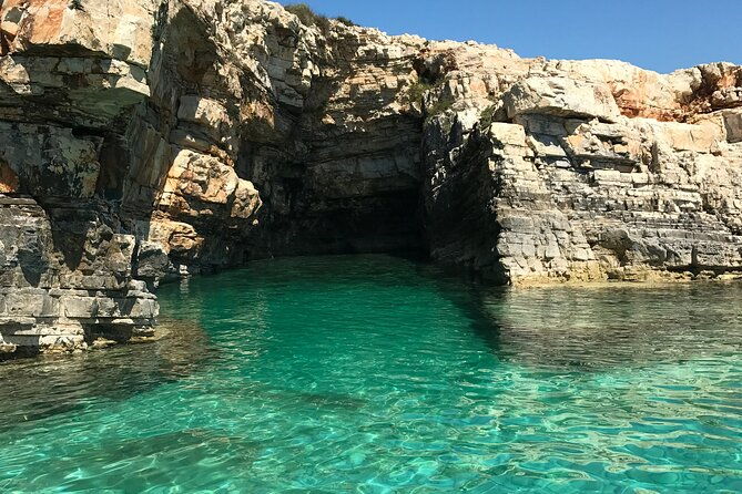 private-boat-tour-with-captain-in-medulin
