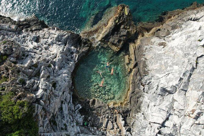private-boat-tour-with-snorkeling-in-leftkro