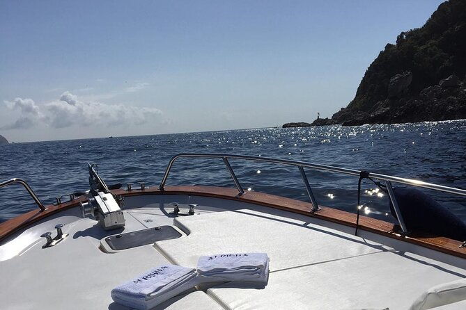 private-boat-trip-to-capri-with-aperitif-included