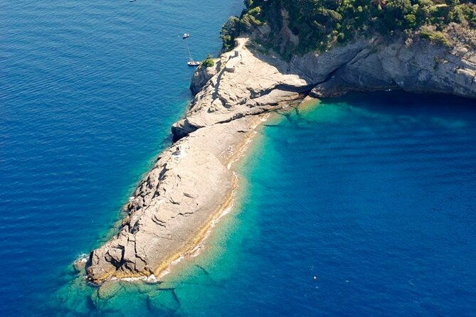 private-charter-tour-boat-exscursion-from-genoa-to-portofino