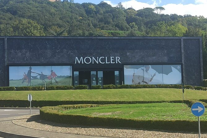 private-chauffeur-for-shopping-to-the-mall-and-prada-outlet-space