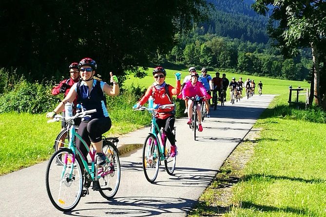 private-classic-bike-tour-of-munich-min-4-22-riders