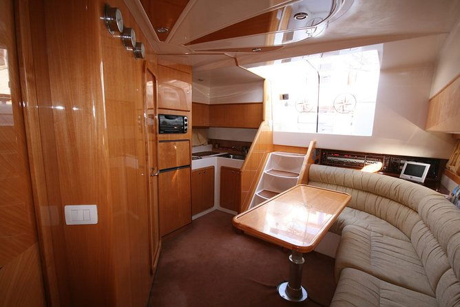 private-cruise-around-capri-yacht-40