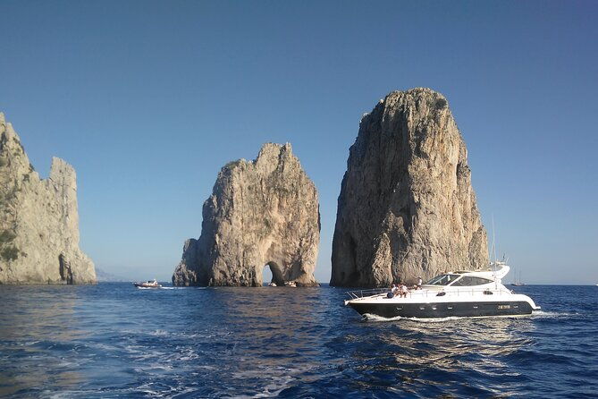private-cruise-around-capri-yacht-50